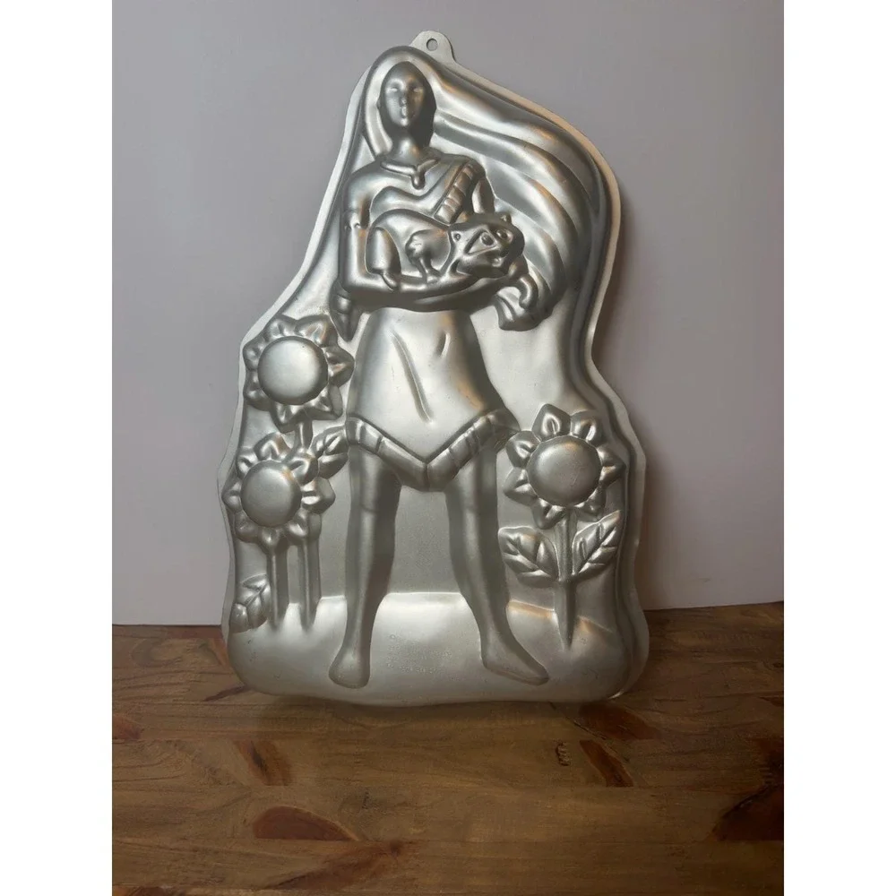 Vintage Wilton Disney Pocahontas Cake‎ Pan 1995 Aluminum Character Baking Mold